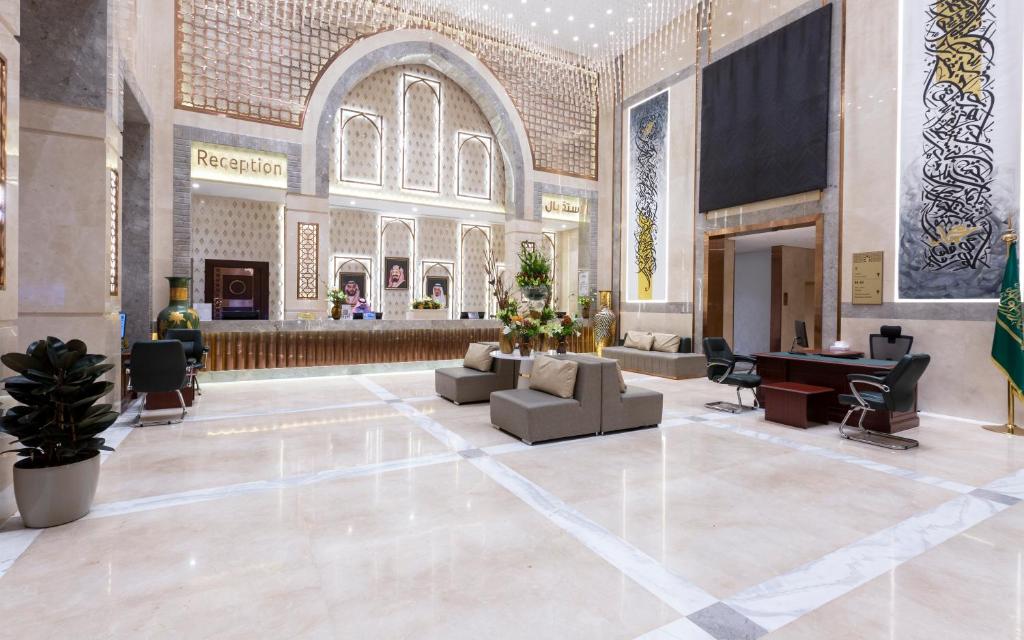 المعرض